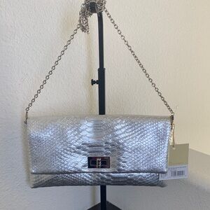 Elegant Silver Textured  Crossbody/Clutch with Chain Strapz
